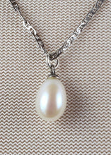 Load image into Gallery viewer, Tear Drop Pearl Pendant
